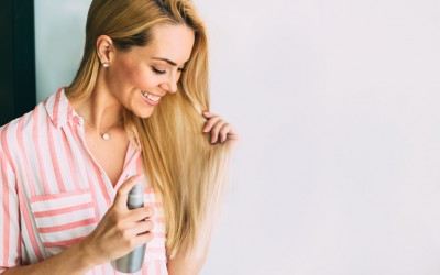 Haare aufhellen: Wie wirkungsvoll sind Aufhellungs-, Blondsprays und Co?